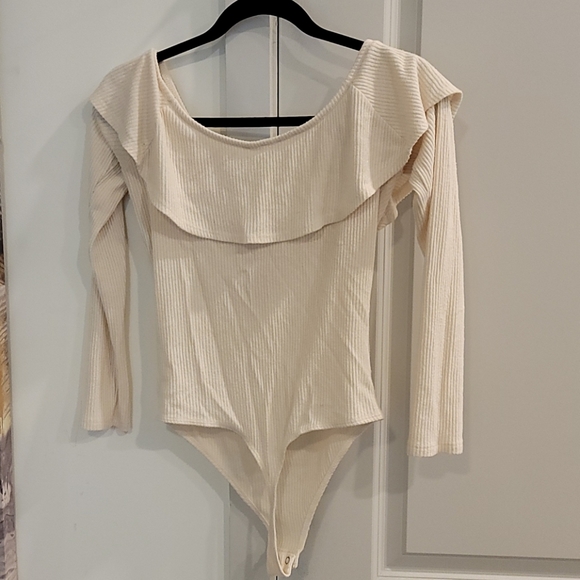 Express Medium Cream Body Suit - Picture 3 of 3